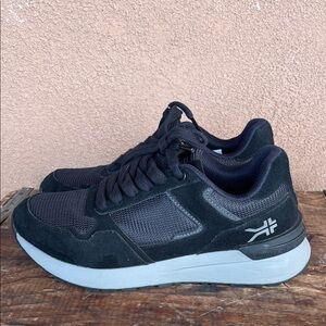 KURU Unisex Black Athletic Sneakers with Gray Midsole